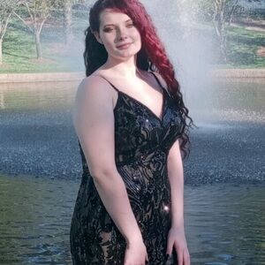 Black Sleeveless V-Neck Prom Gown